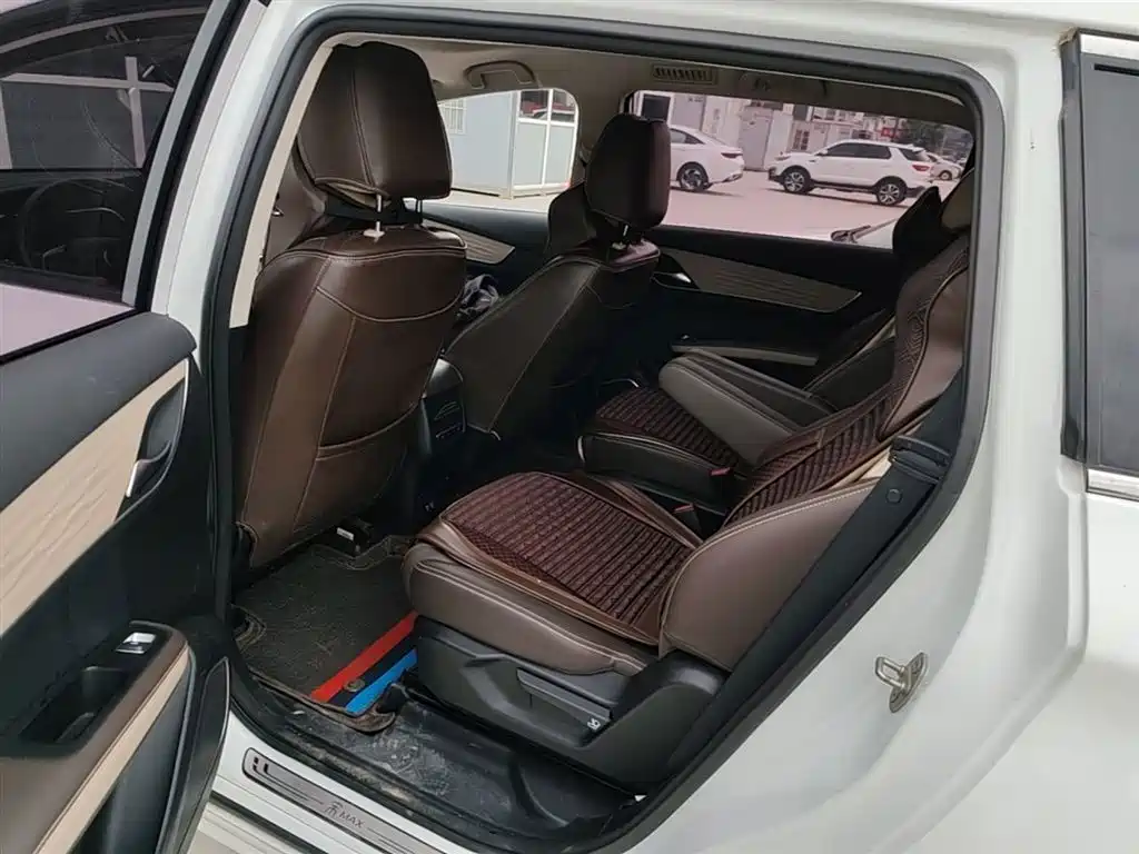 BYD Song MAX New Energy 2022 DM-i 105KM Executive Edition фото 13