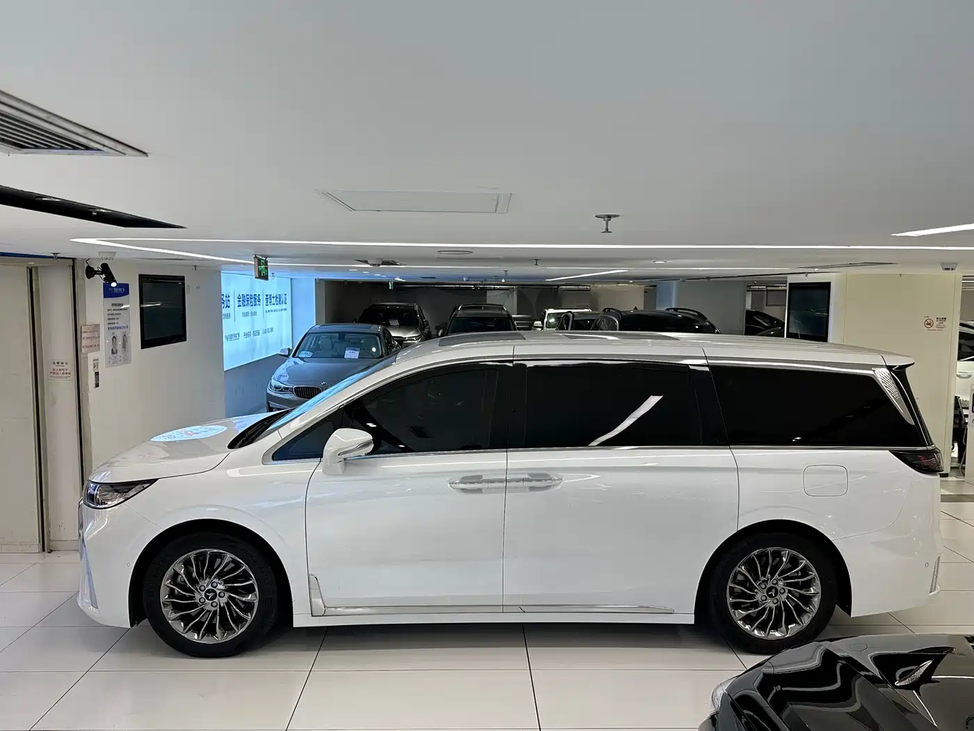 Voyah Auto Voyah Dreamer 2022 Low-carbon Dream+Smart Package фото 4