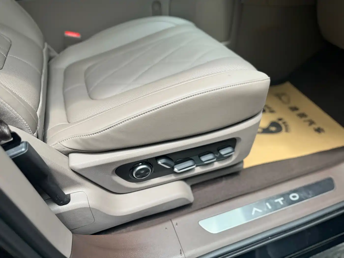 AITO Wenjie AITO M9 2024 Pure Electric Max Edition 100kWh 6-Seater фото 16