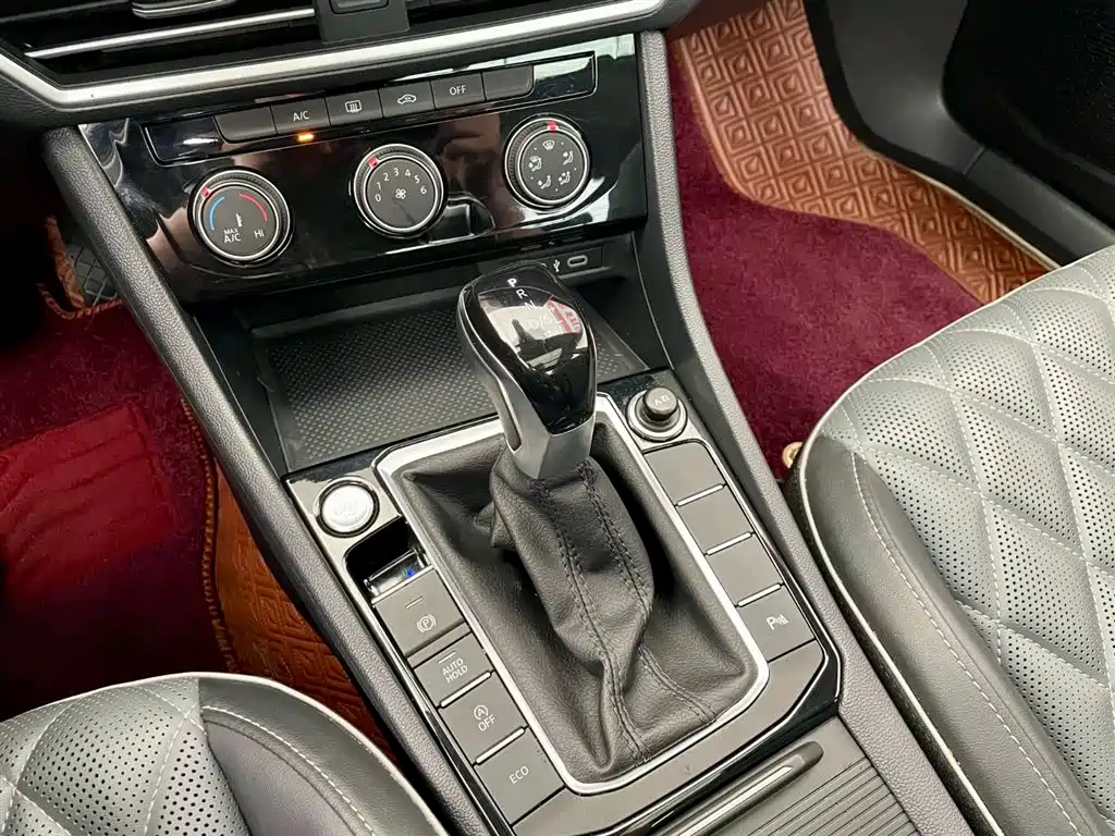 Volkswagen Sagitar 2023 300TSI DSG Surpassing Edition фото 10