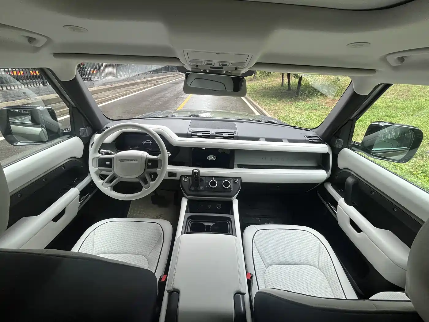 Land Rover Defender 2020 Model 110 P400 SE фото 9