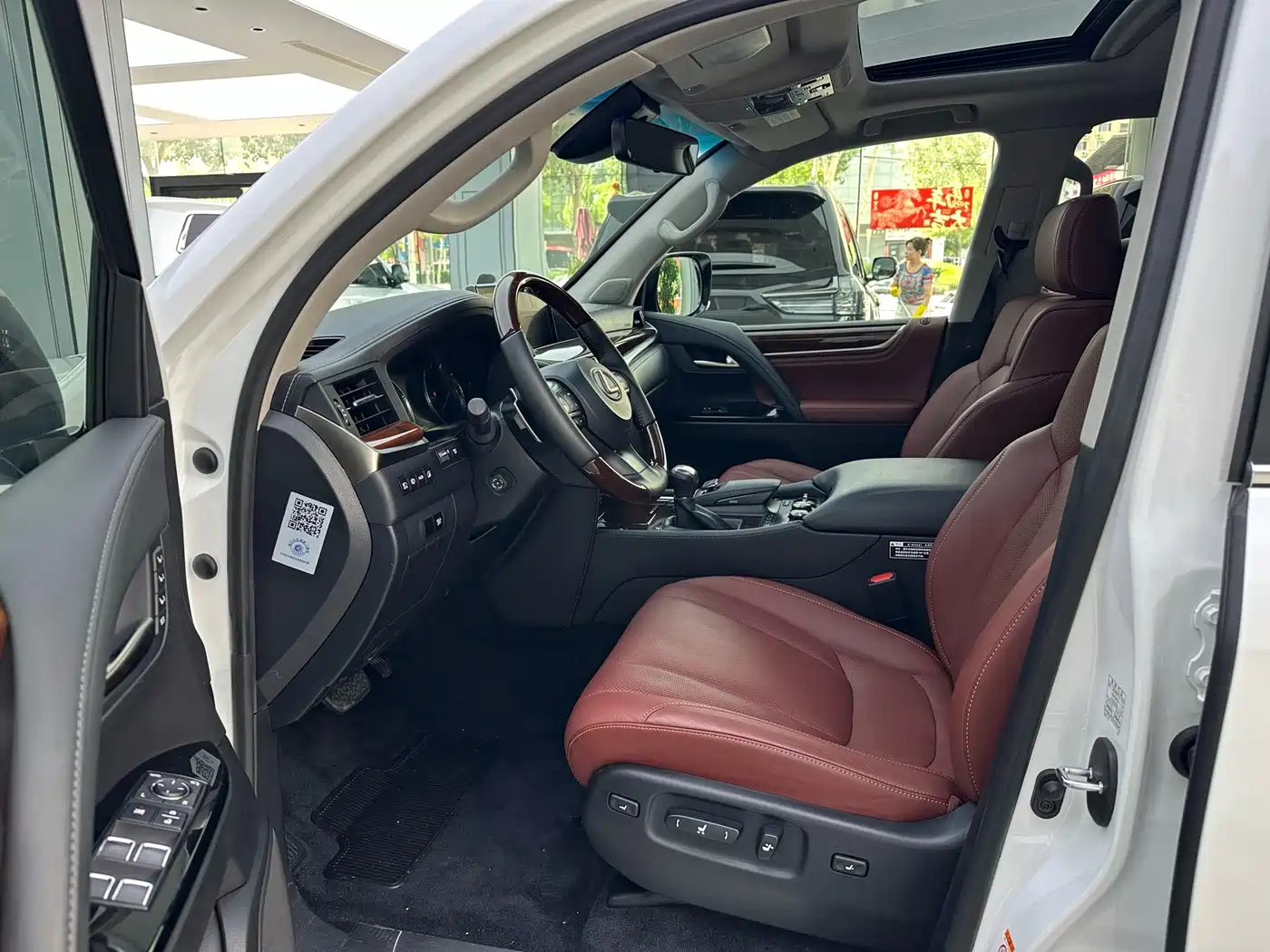 Lexus LX 2017 570 Prestige Luxury фото 4