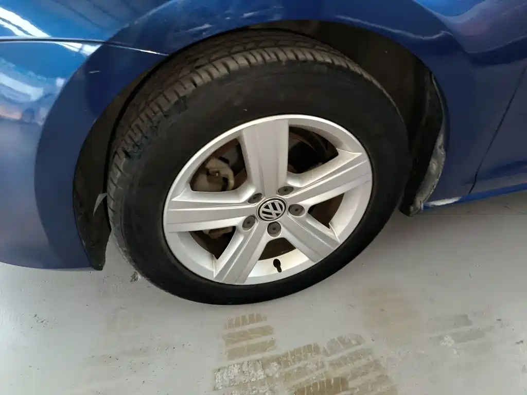 Фото 25 - Volkswagen Golf