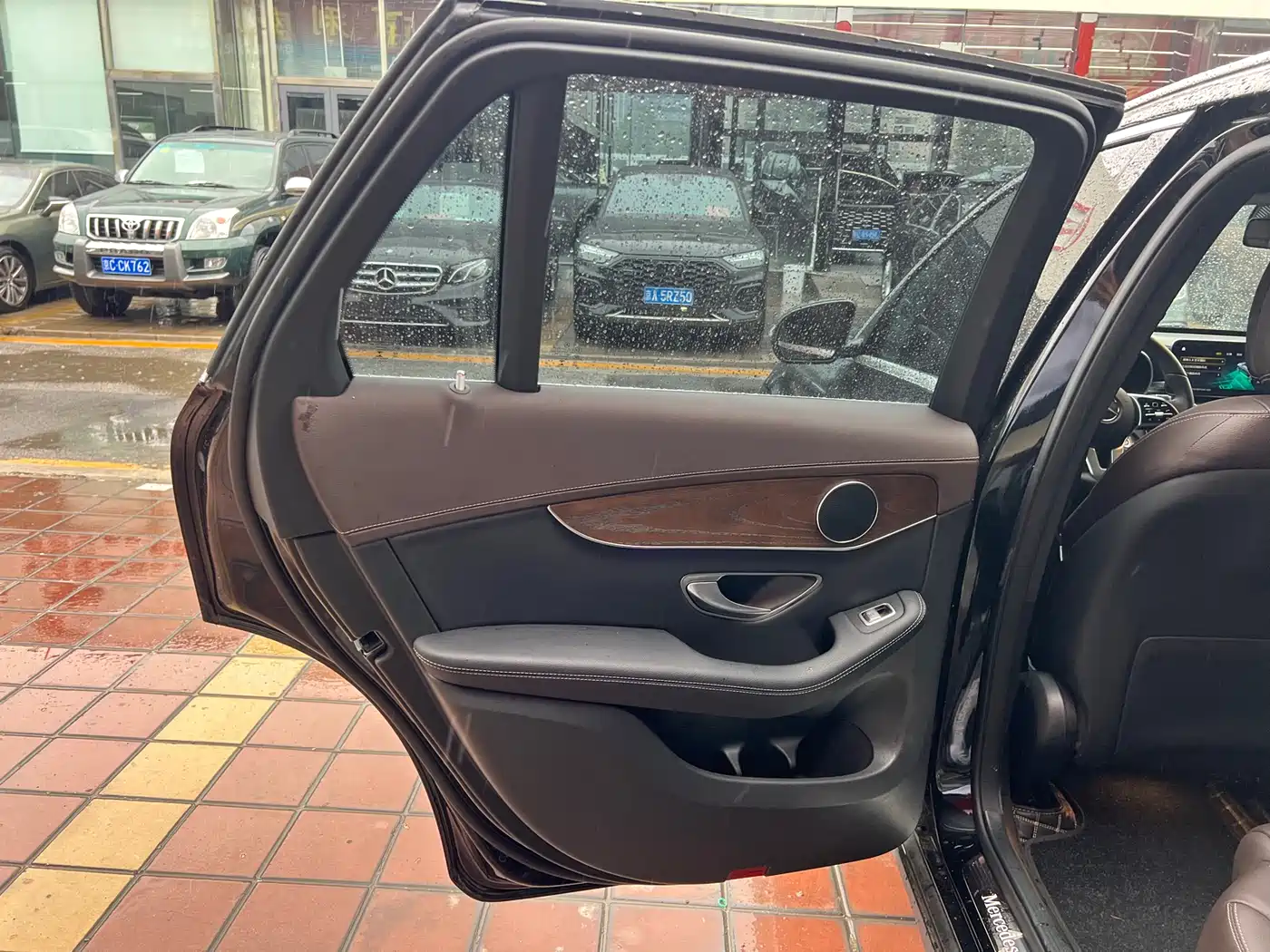 Mercedes-Benz GLC 2022 Facelift GLC 260 L 4MATIC Luxury Model фото 12