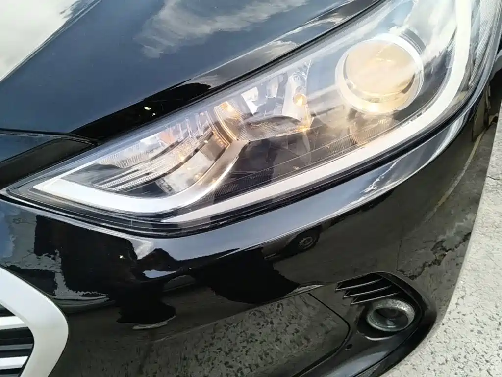Photo 24 - Hyundai Elantra