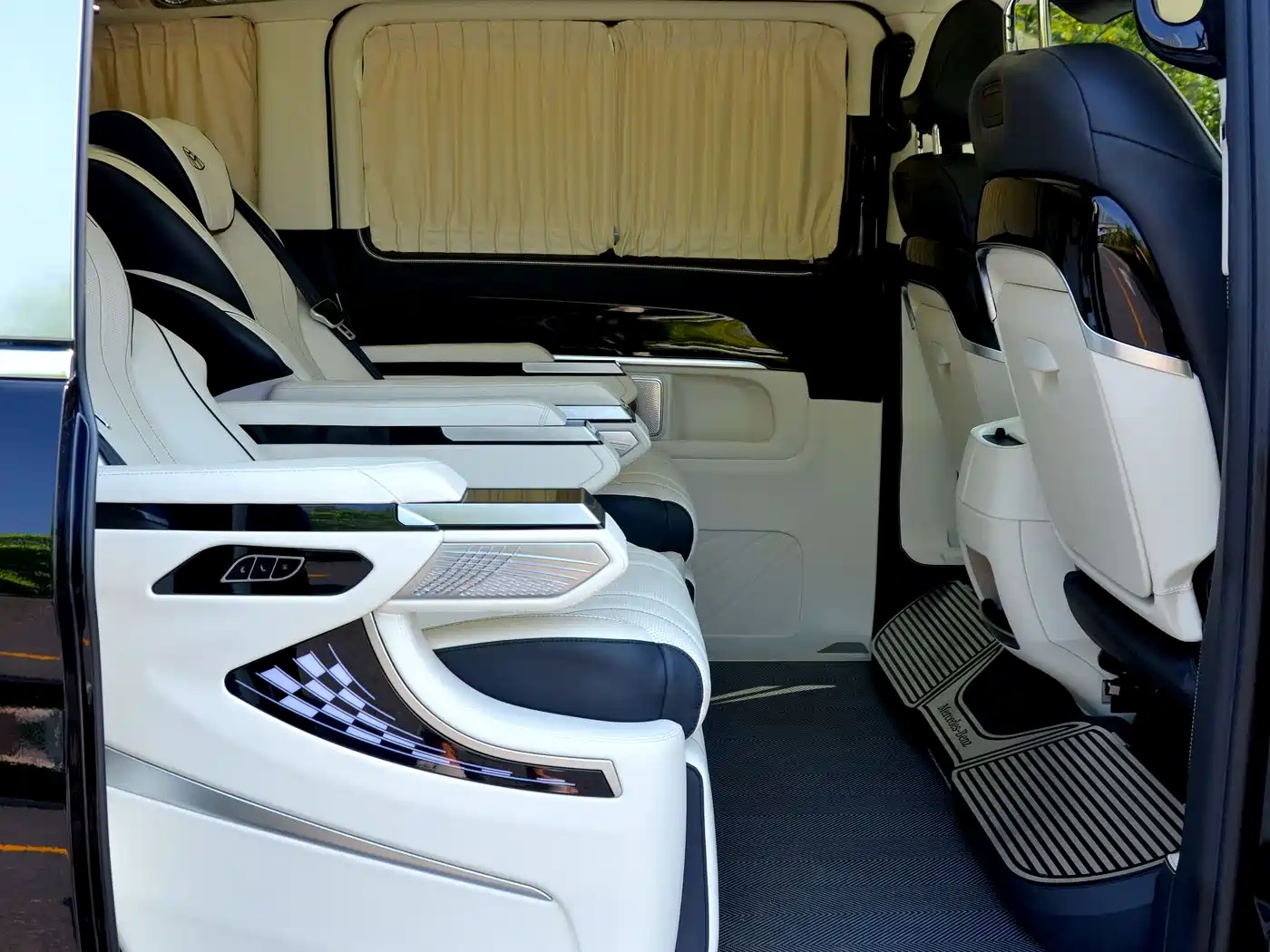 Mercedes-Benz V-Class 2022 V 260 L Long Wheelbase Prestige Edition фото 19