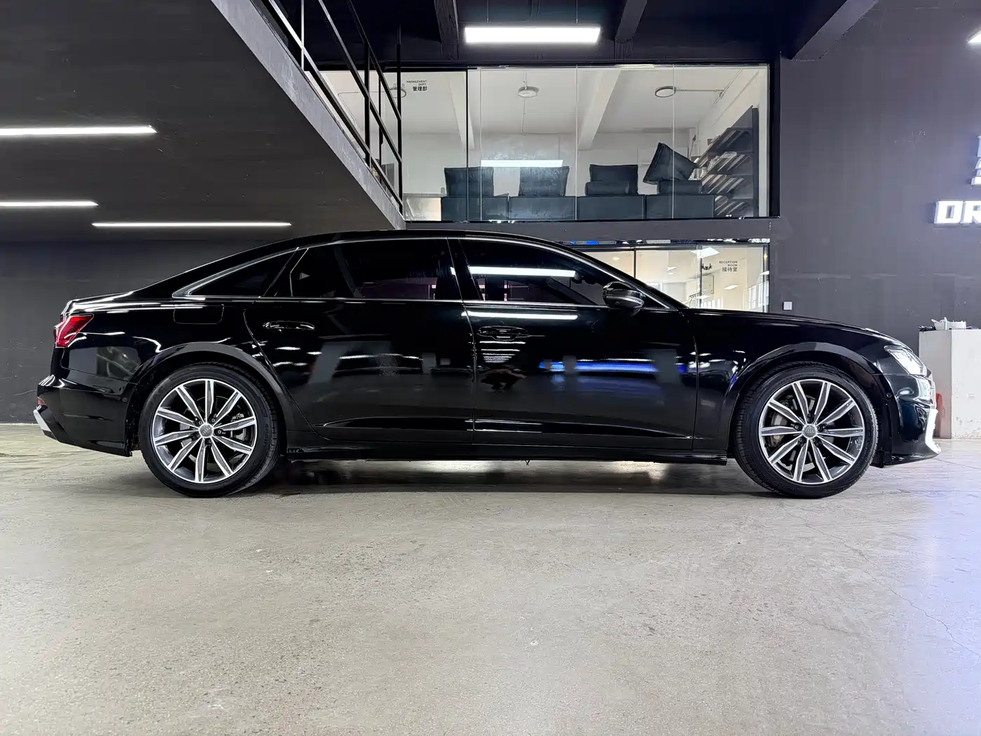 Фото 10 - Audi A6L