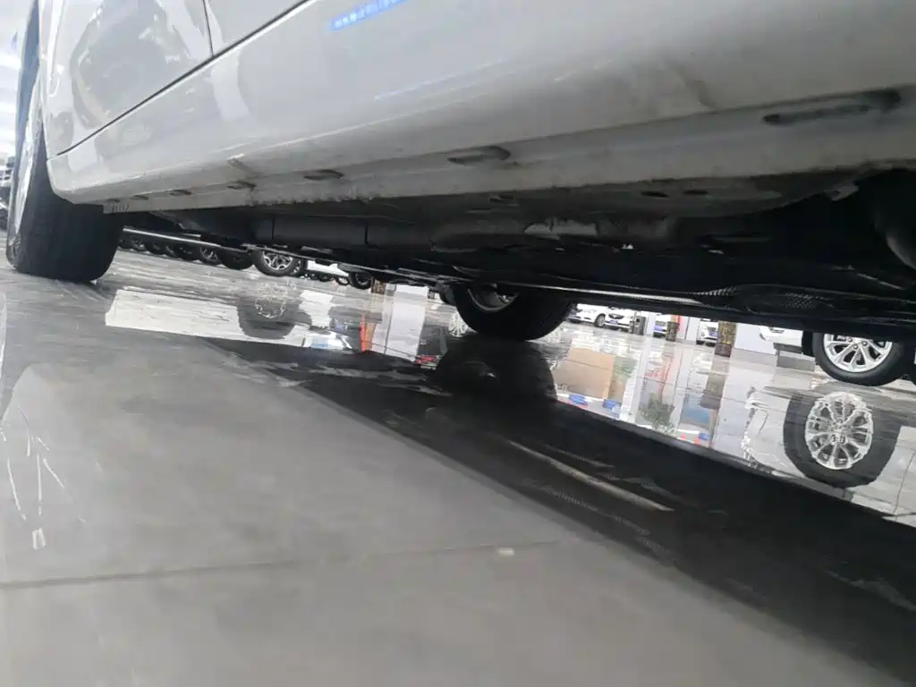 Фото 22 - Roewe i5