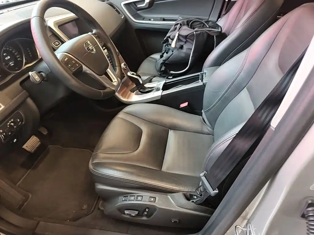 Фото 15 - Volvo XC60