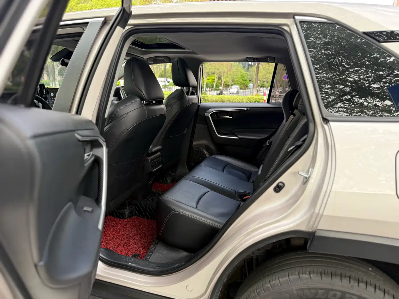Toyota Wildlander 2020 2.0L CVT AWD Luxury Edition фото 13