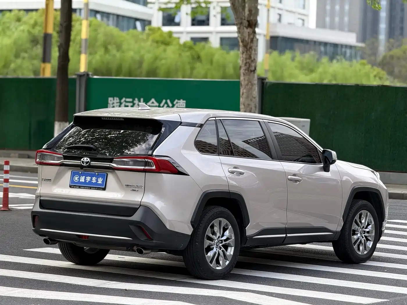 Toyota Wildlander 2020 2.0L CVT AWD Luxury Edition фото 14