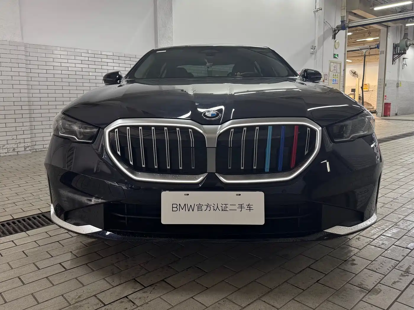 BMW 5 Series 2025 525Li Luxury Package фото 4