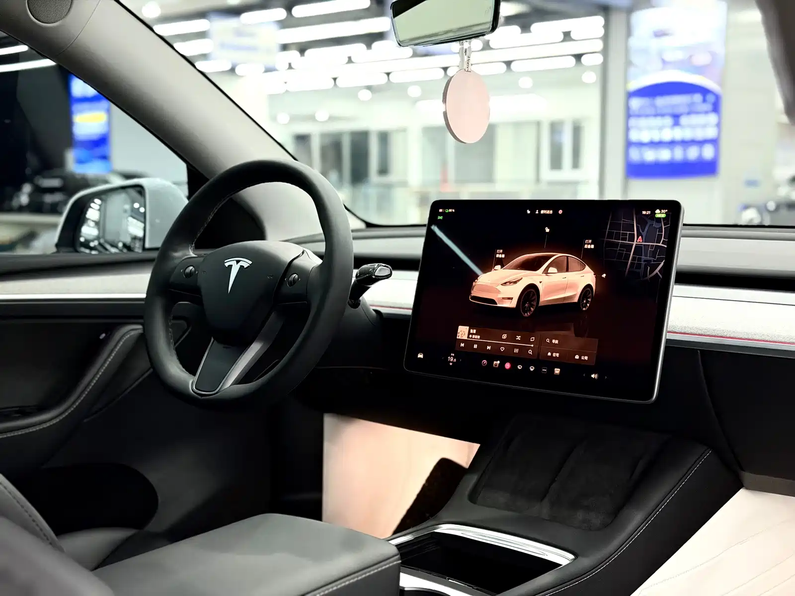 Фото 12 - Tesla Model Y