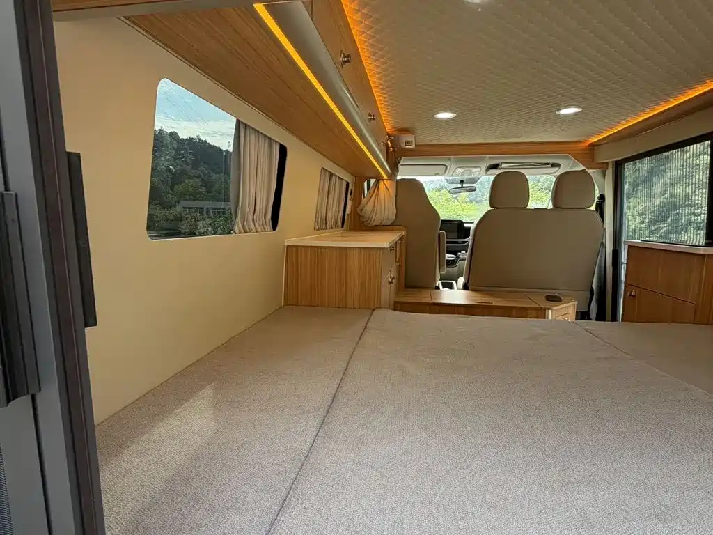 Sinotruk Xianfeng V 2025 2025 Commercial Travel Edition 2.0T Automatic Short Wheelbase Low Roof