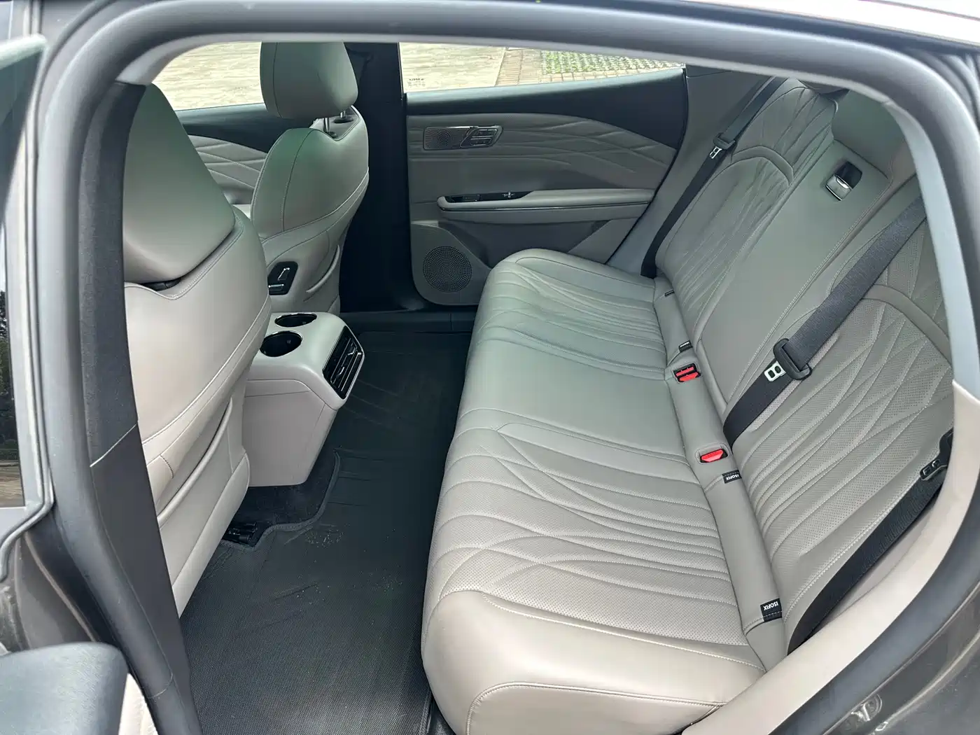 Geely Galaxy Galaxy Xingyao 8 2025 130km EM-i Premium Edition фото 29