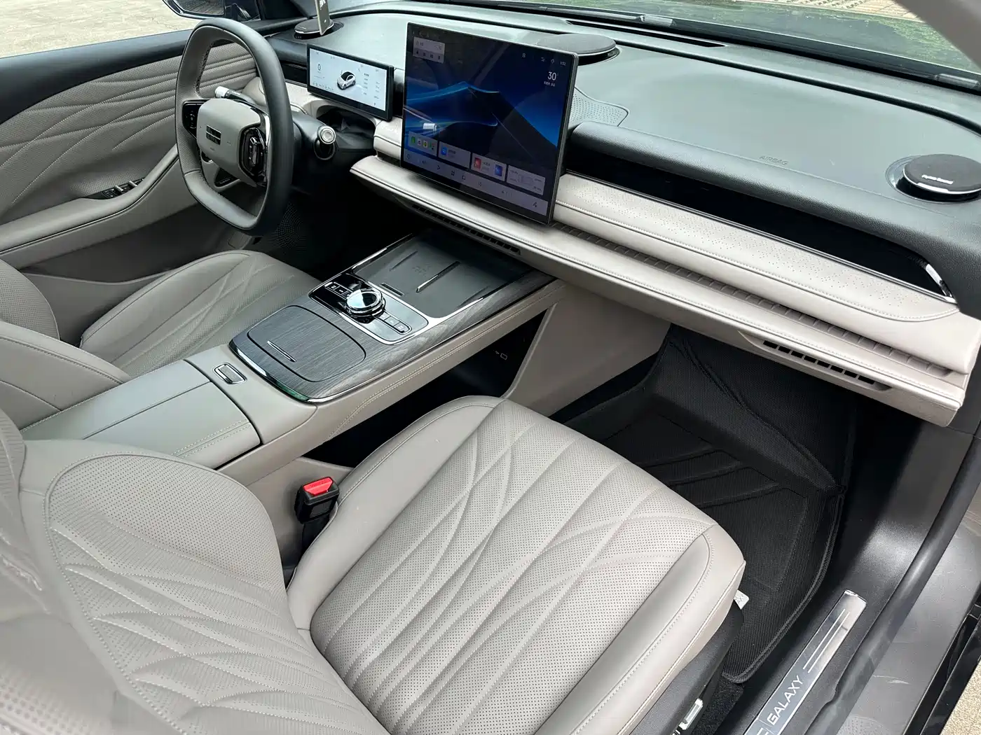 Geely Galaxy Galaxy Xingyao 8 2025 130km EM-i Premium Edition фото 33