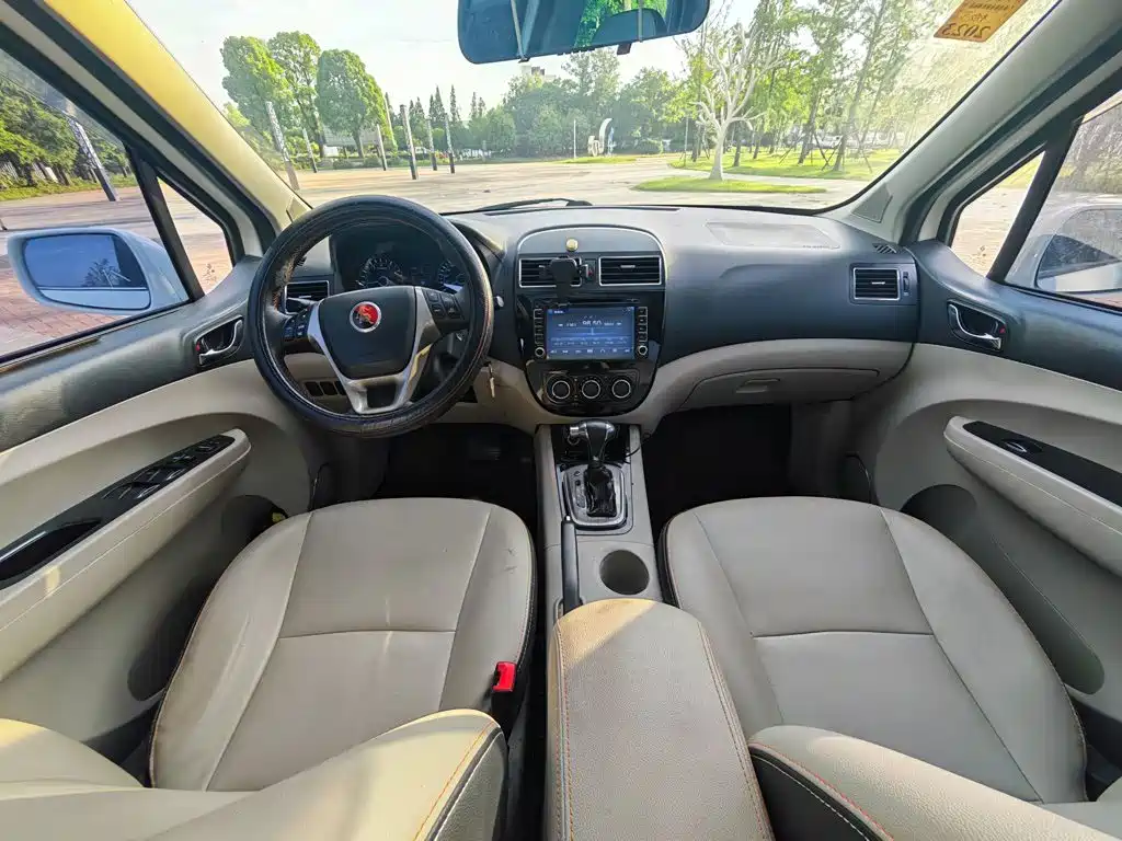 Dongfeng Fengxing Joyear XV 2015 2015 1.6L CVT Luxury