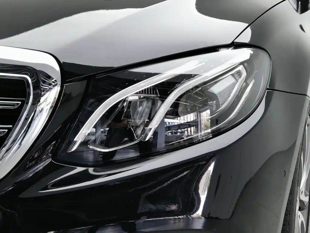 Photo 7 - Mercedes-Benz E-Class