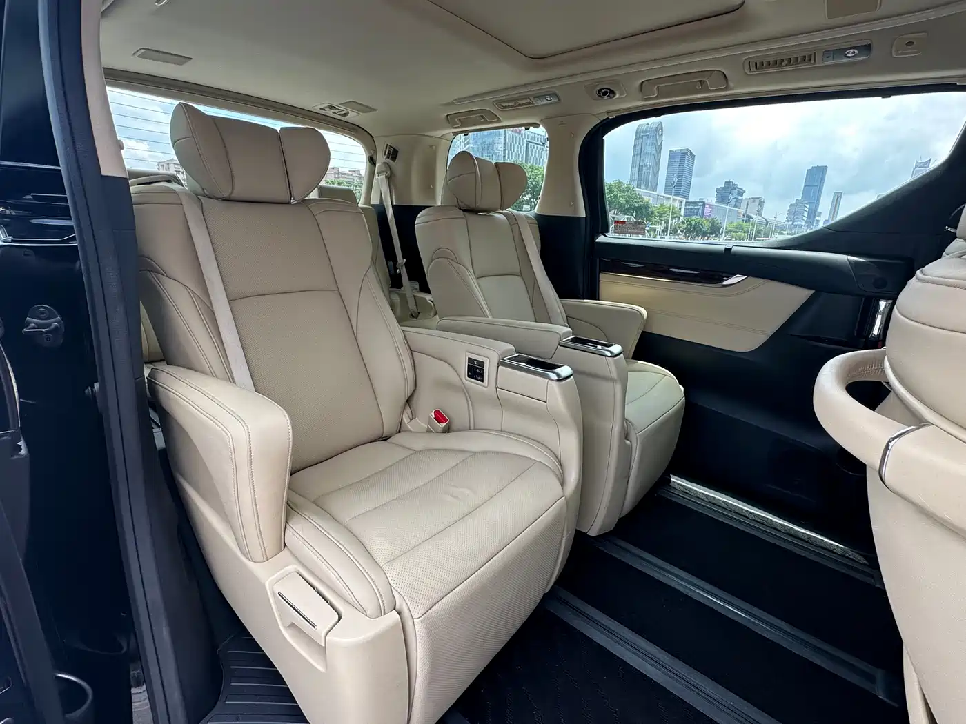 Toyota Alphard 2018 Facelift 3.5L Luxury Edition фото 11