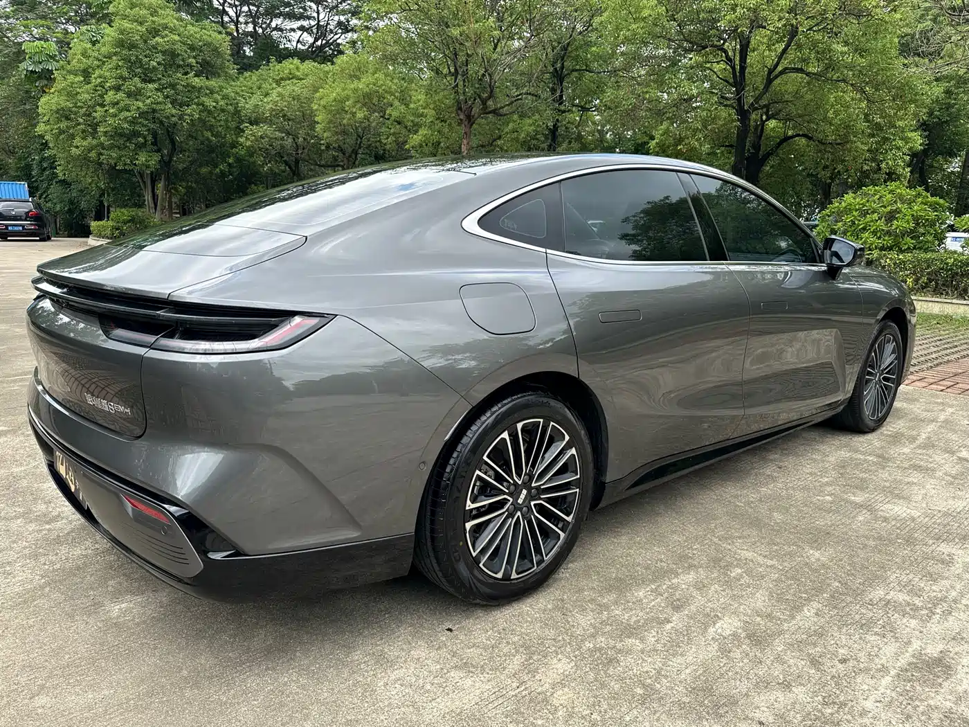 Geely Galaxy Galaxy Xingyao 8 2025 130km EM-i Premium Edition фото 16