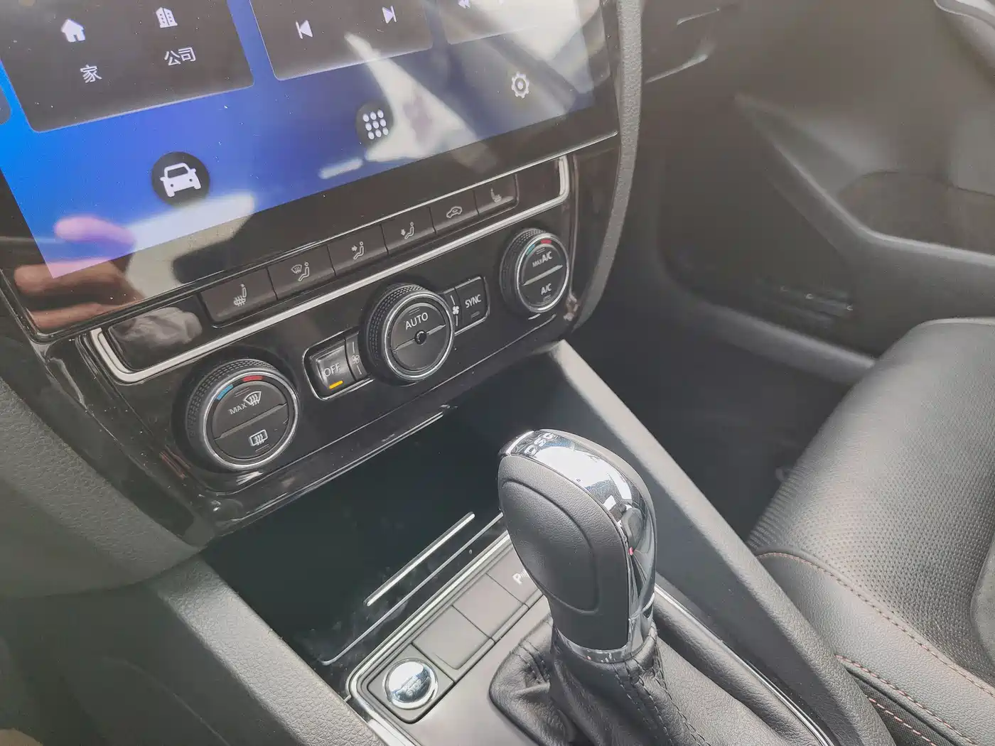 Volkswagen Sagitar 2015 230TSI Automatic Luxury фото 15