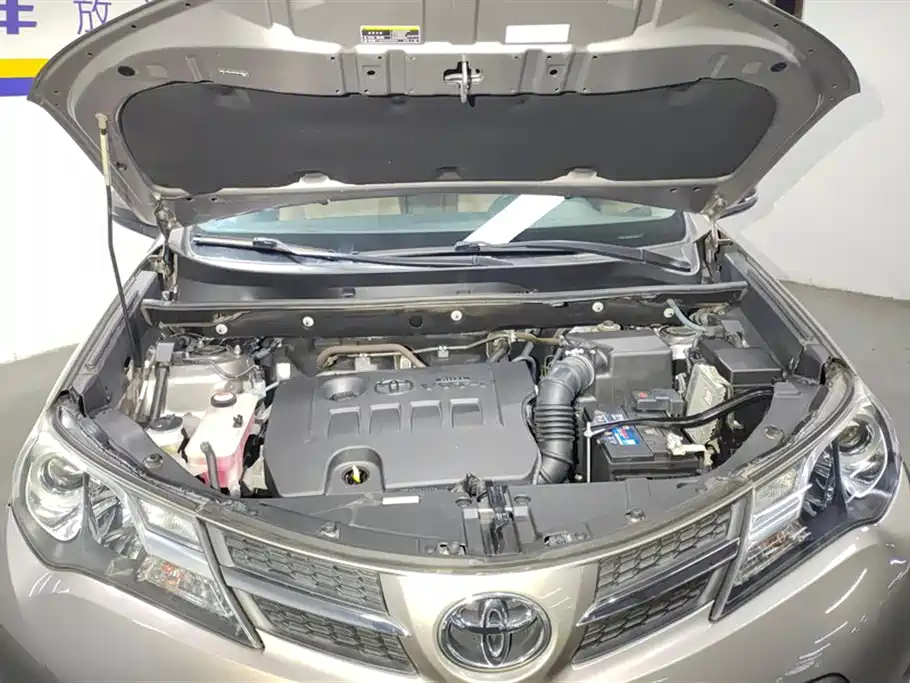 Toyota RAV4 Rongfang 2015 2.0L CVT 2WD Trend Edition фото 10