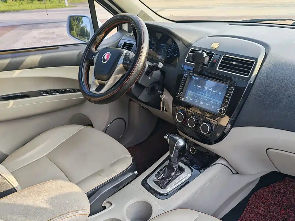 Dongfeng Fengxing Joyear XV 2015 2015 1.6L CVT Luxury