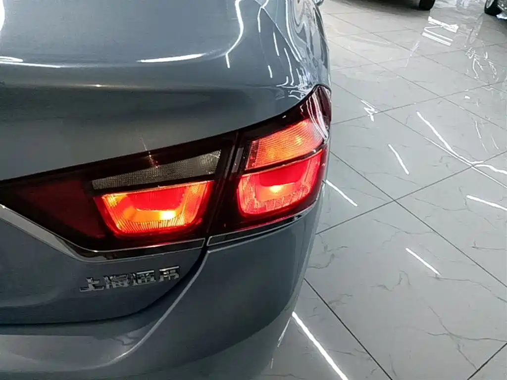 Chevrolet Cruze 2015 1.5L Automatic Fashion Navigation Edition фото 8