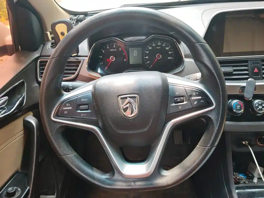 Baojun 310W 2017 2017 1.5L Manual Fashion Edition (China V)