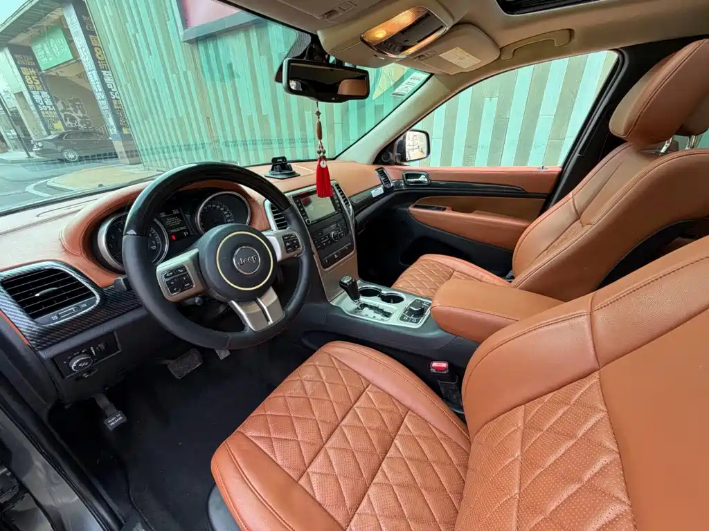 Photo 3 - Jeep Grand Cherokee (Import)