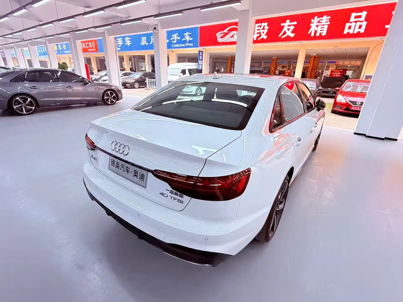 Audi A4L 2025 2 Million Celebration Edition 40 TFSI Luxury Dynamic фото 5