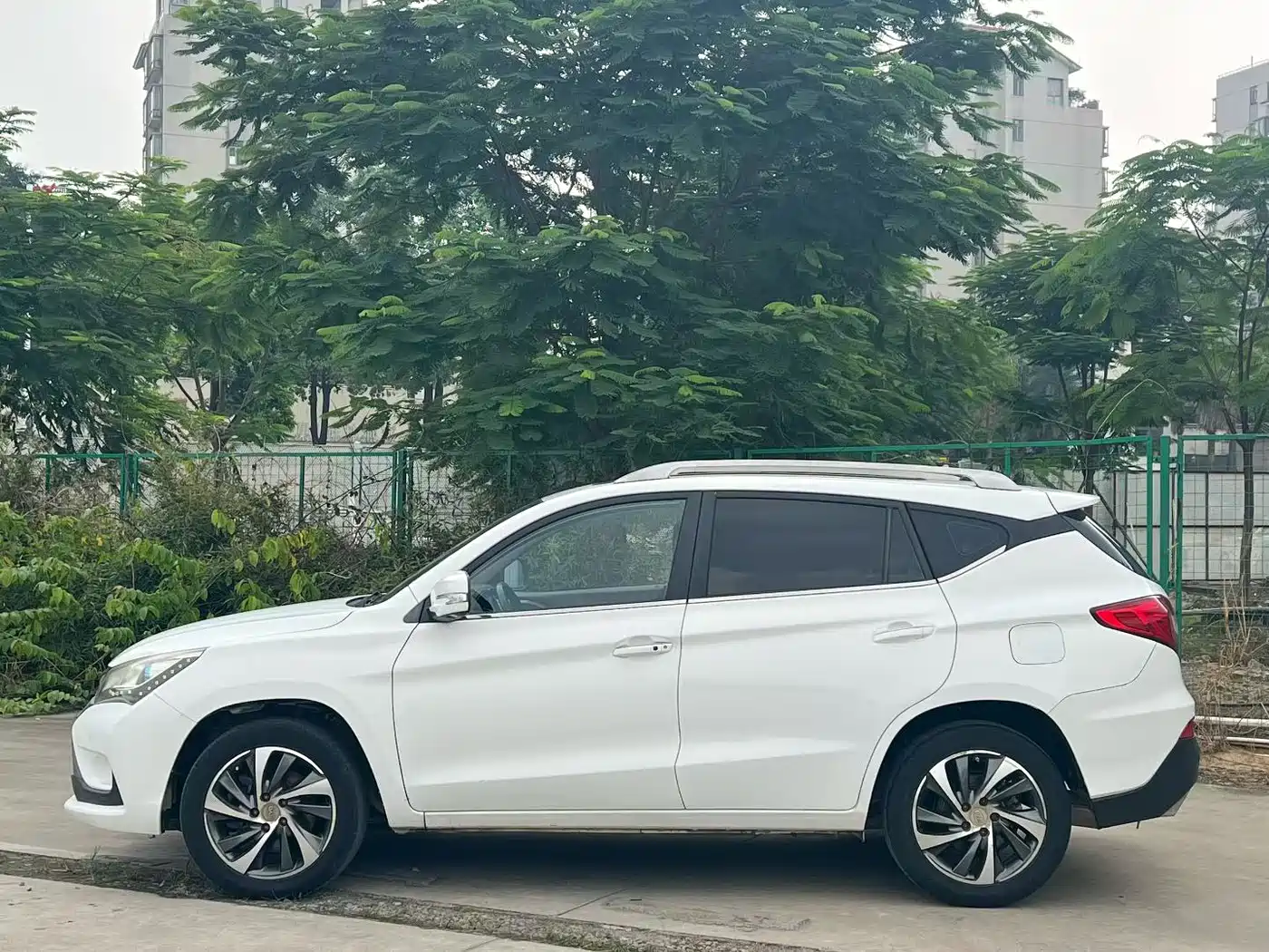 Photo 3 - BYD Song