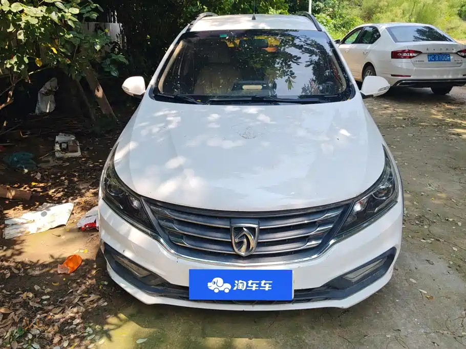 Baojun 310W 2017 2017 1.5L Manual Fashion Edition (China V)
