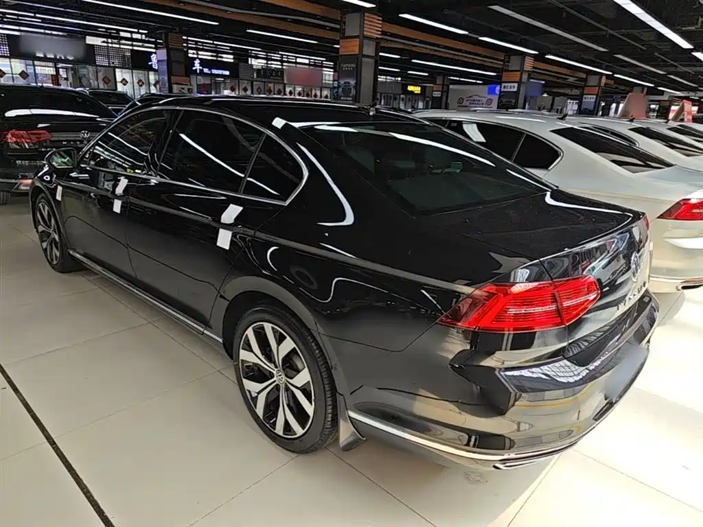 Volkswagen Magotan 2018 330TSI DSG Premium фото 5