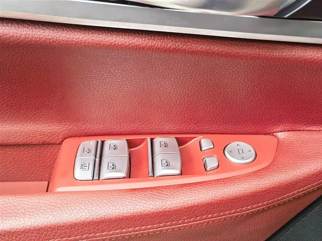 BMW 7 Series 2017 730Li Leading Edition фото 30