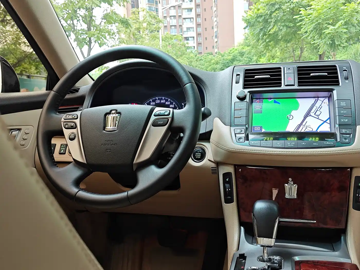 Photo 9 - Toyota Crown