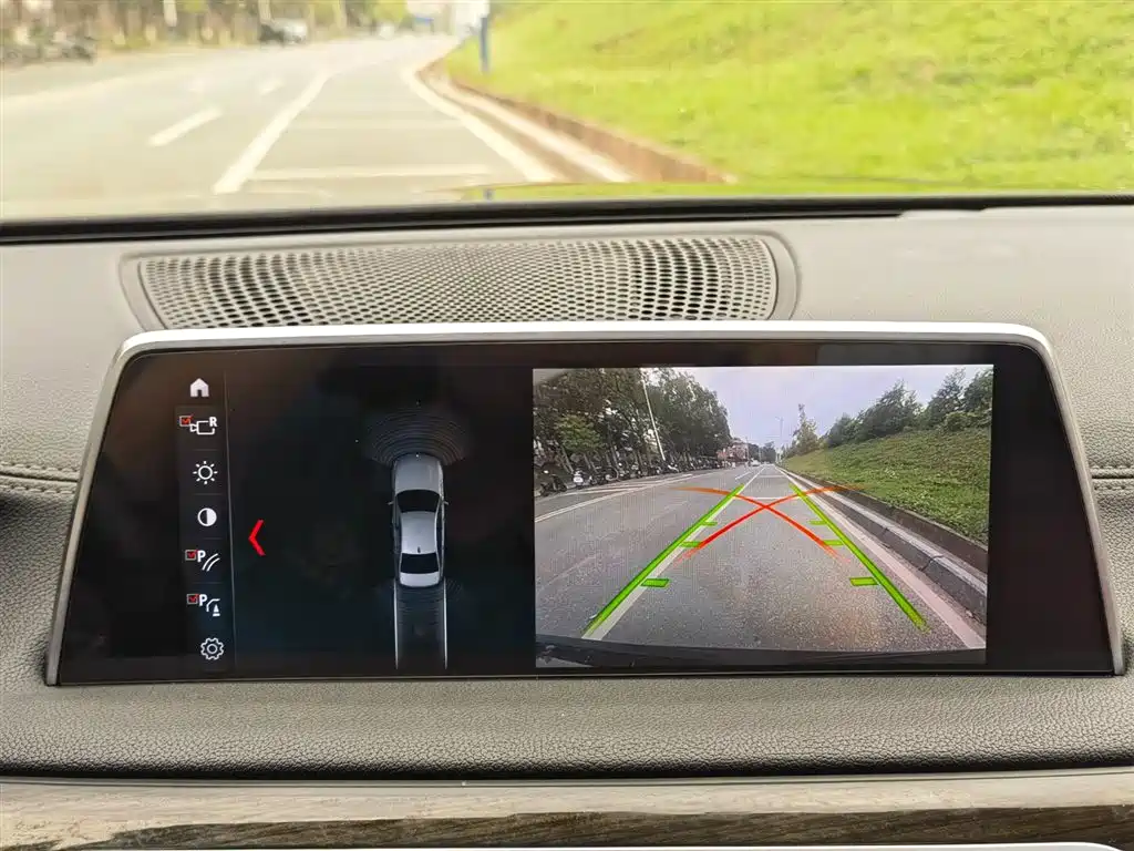 BMW 7 Series 2017 730Li Leading Edition фото 13