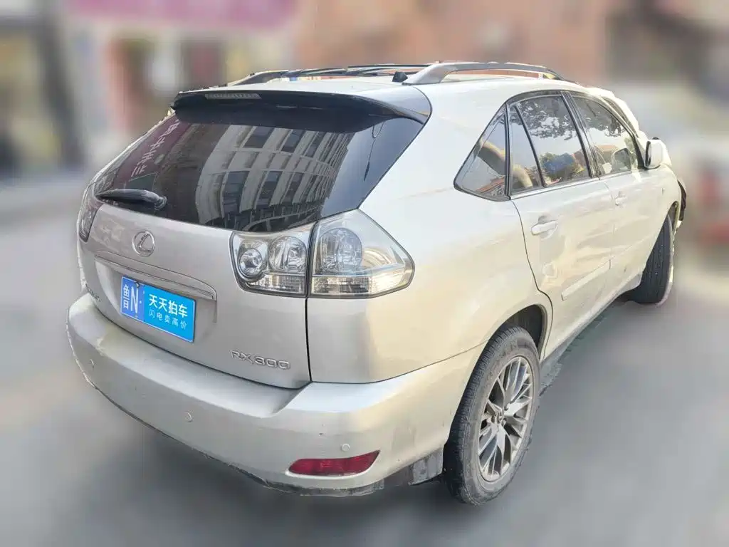 Photo 2 - Lexus RX Classic