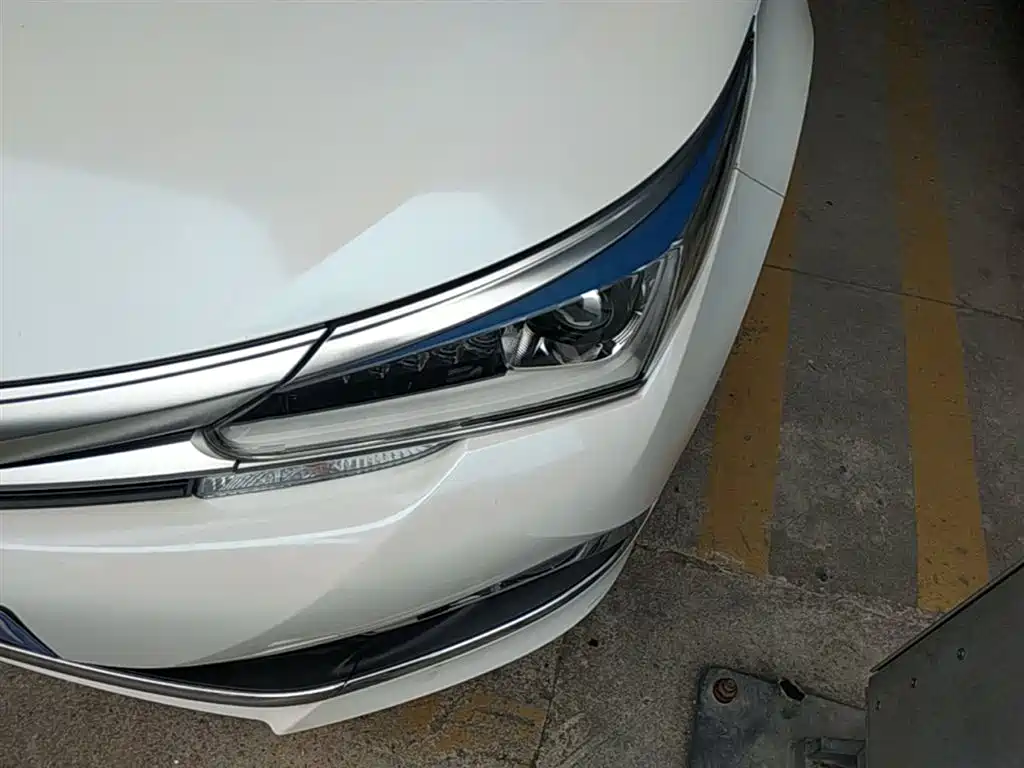 Toyota Corolla 2017 Facelift Hybrid 1.8L E-CVT Elite Edition фото 18