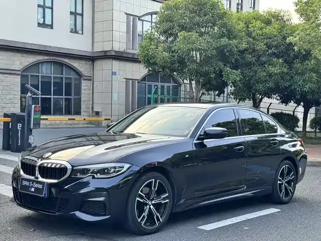 BMW 3 Series 2022 325i M Sport Package — фото 1