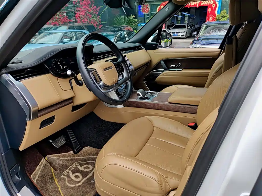 Land Rover Range Rover 2023 3.0 L6 400PS Golden Age Long Wheelbase фото 7