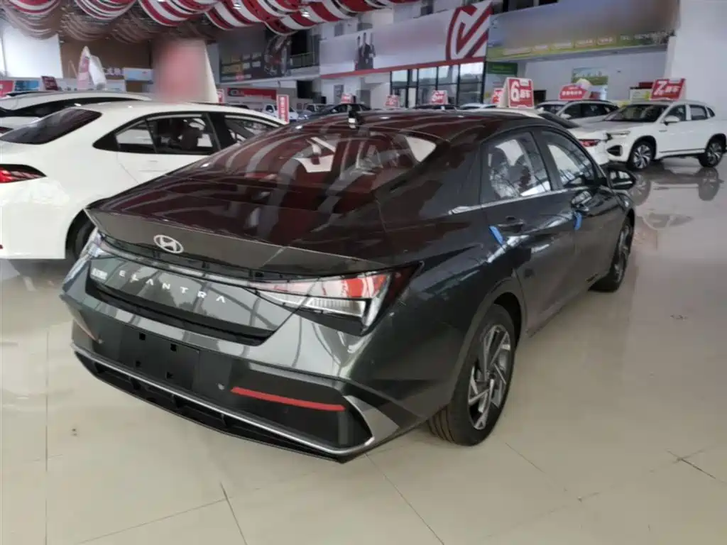 Hyundai Elantra 2023 1.5L CVT GLX Elite Edition фото 7