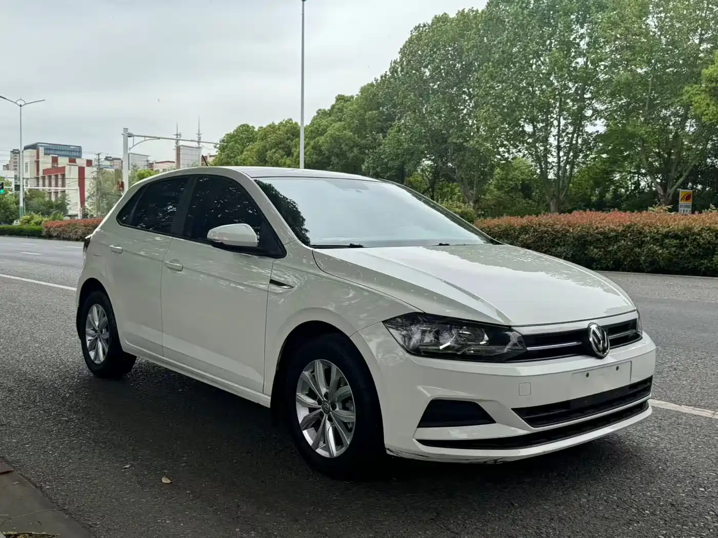 Volkswagen Polo 2019 Plus 1.5L Automatic Colorful Tech Edition фото 3
