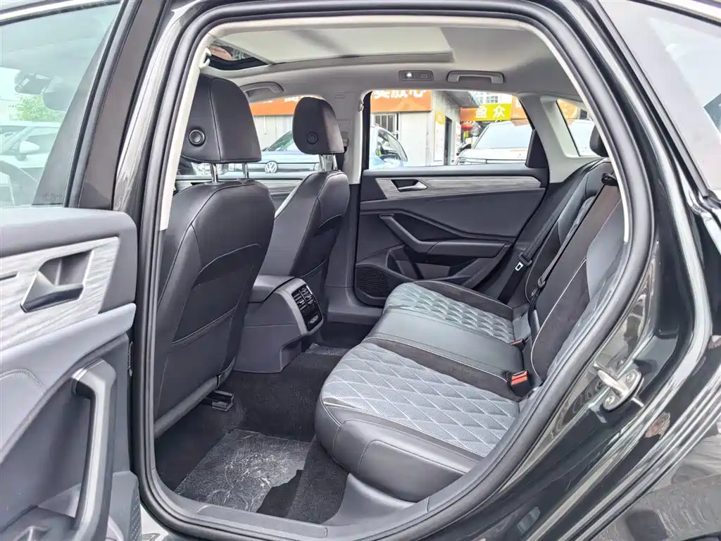 Volkswagen Sagitar 2023 300TSI DSG Excellence Edition фото 10