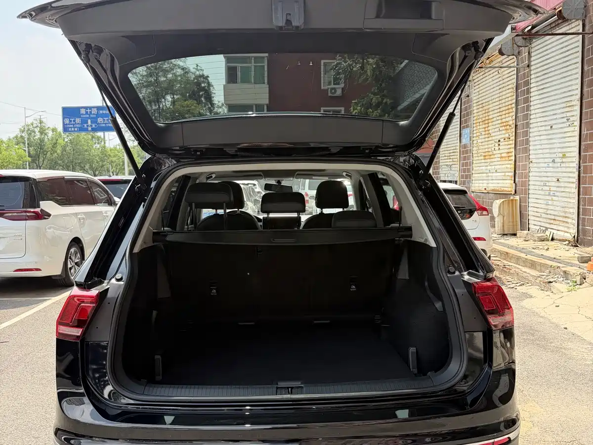 Фото 7 - Volkswagen Tiguan L