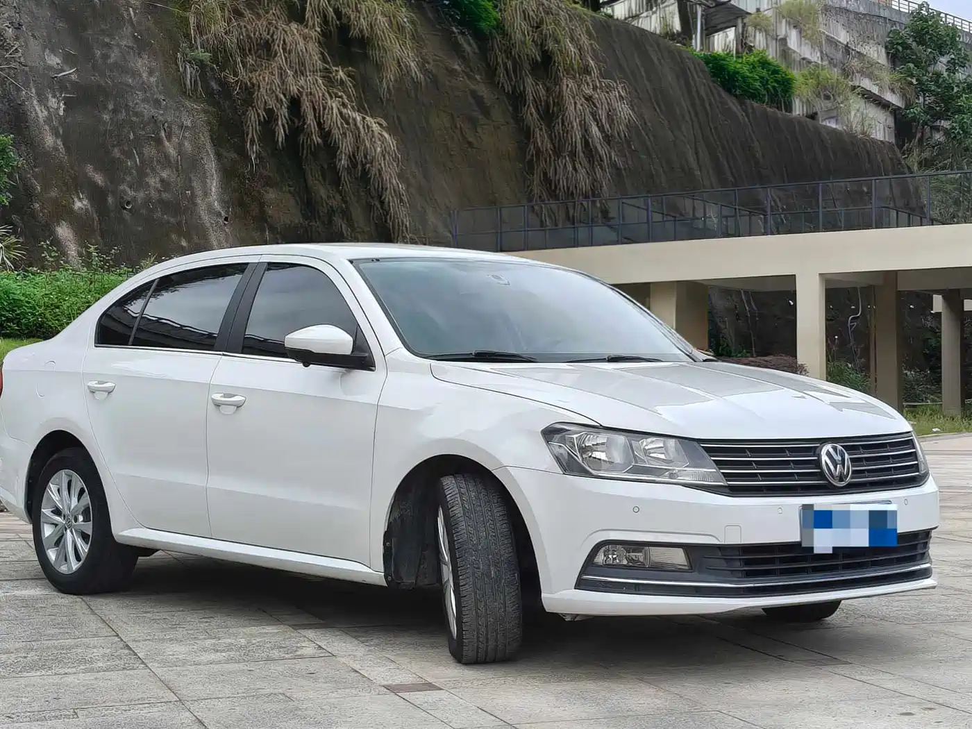 Volkswagen Lavida 2017 1.6L Automatic Comfort Edition фото 3