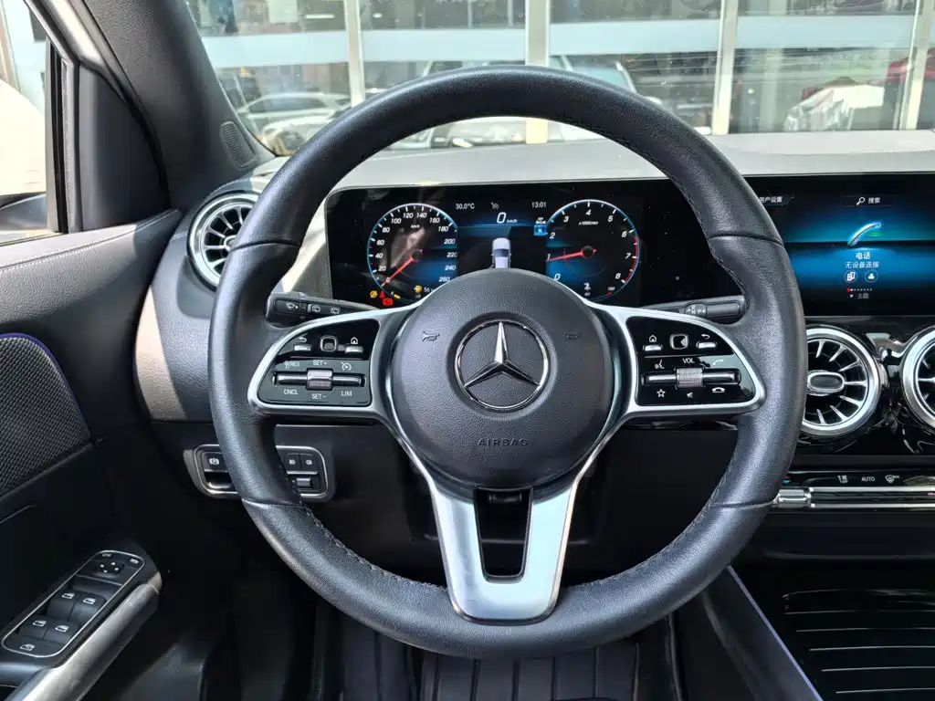 Mercedes-Benz GLA 2023 2023 GLA 200