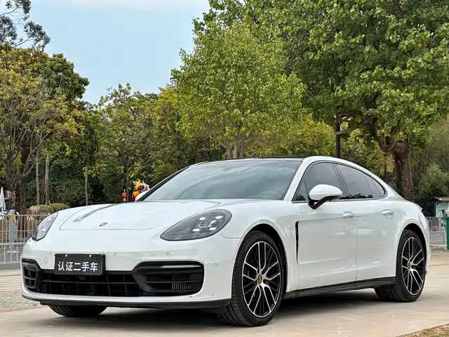 PORSCHE PANAMERA