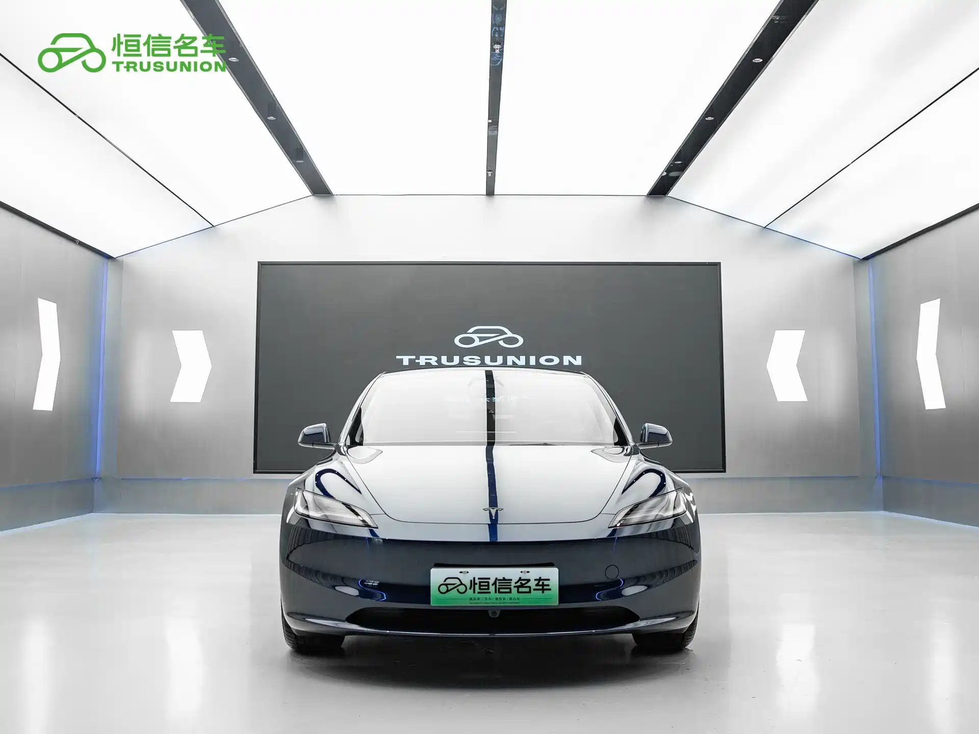 Фото 2 - Tesla Model 3