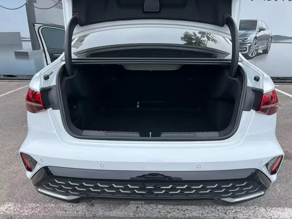 Audi A3 2026 2025 Facelift A3L Limousine 35TFSI Flying Spur Premium